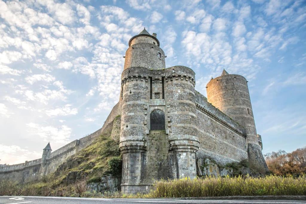 فيلا Location Saisonniere Maen Roch Les Portes du Coglais المظهر الخارجي الصورة